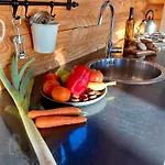 Private Mountain Log With Amazing Panoramic Sunset Views At Small Scale Nature Кемпинг