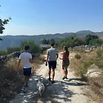 Кемпинг Private Mountain Log With Amazing Panoramic Sunset Views At Small Scale Nature Кабесейраш-ди-Башту