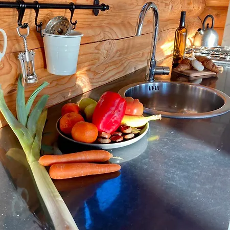 Private Mountain Log With Amazing Panoramic Sunset Views At Small Scale Nature مكان تخييم