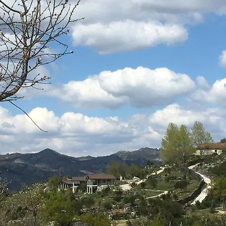 Private Mountain Log With Amazing Panoramic Sunset Views At Small Scale Nature مكان تخييم