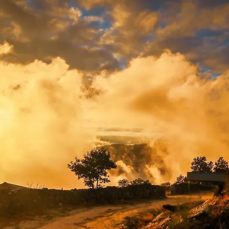 مكان تخييم Private Mountain Log With Amazing Panoramic Sunset Views At Small Scale Nature كابيسيراس دى باستو